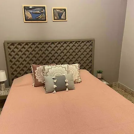 Beautiful With Private Garden!! Διαμέρισμα Rhodes City