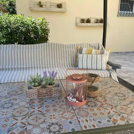 Beautiful With Private Garden!!