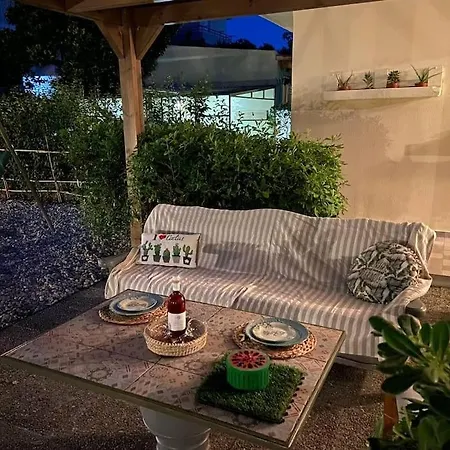 Beautiful With Private Garden!! Rhodes City